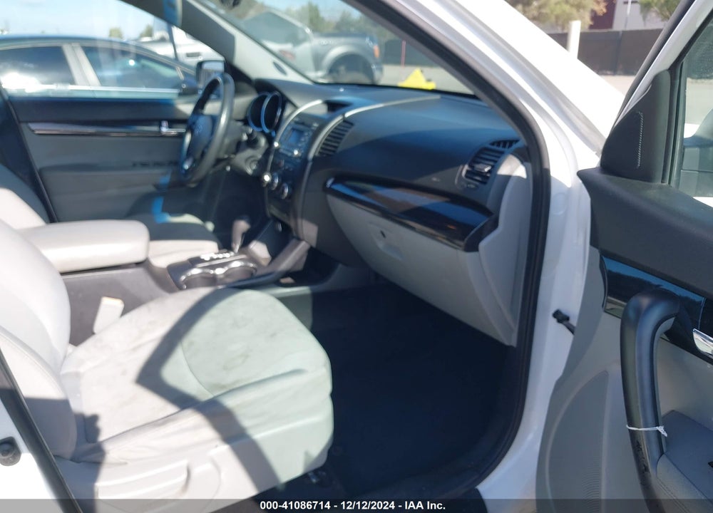 2011 KIA SORENTO LX VIN: 5XYKT4A1XBG026326