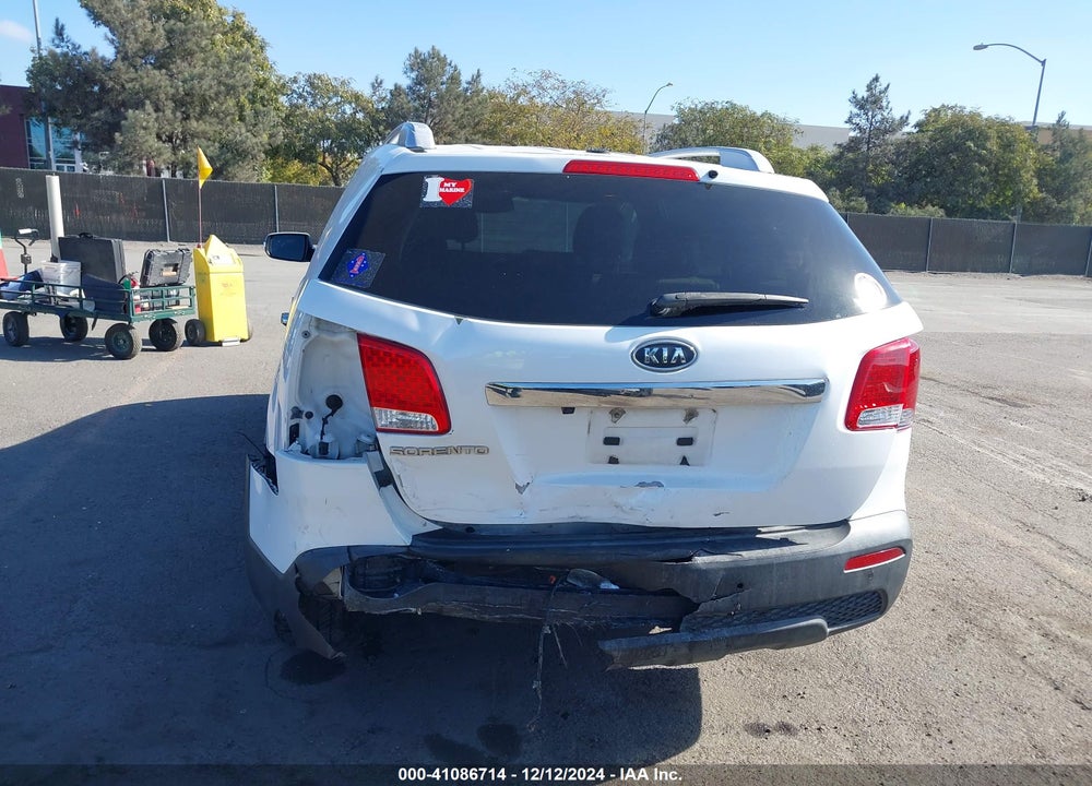 2011 KIA SORENTO LX VIN: 5XYKT4A1XBG026326