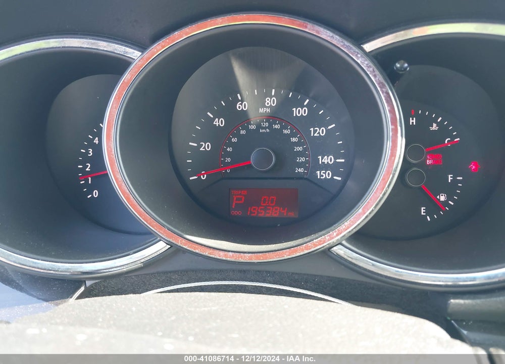 2011 KIA SORENTO LX VIN: 5XYKT4A1XBG026326