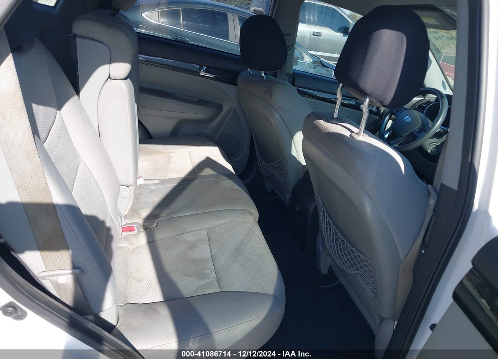 2011 KIA SORENTO LX VIN: 5XYKT4A1XBG026326