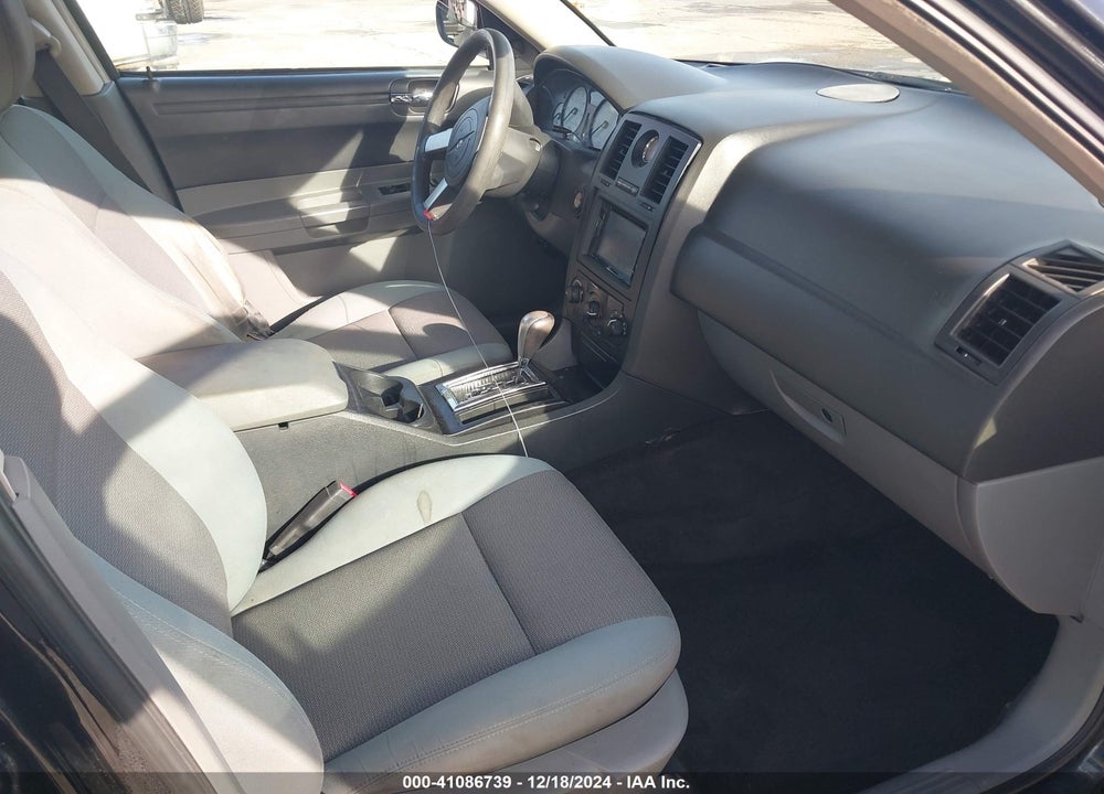 2005 CHRYSLER 300 VIN: 2C3JA43R35H690935