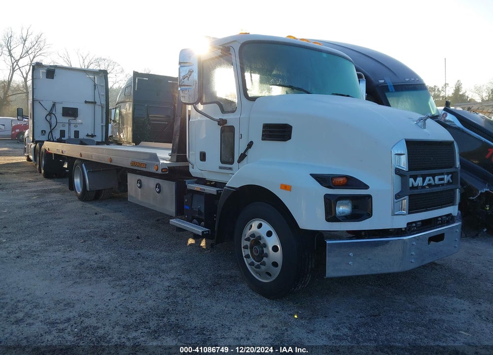 2023 MACK MD VIN: 1M2MDBAA4PS009402