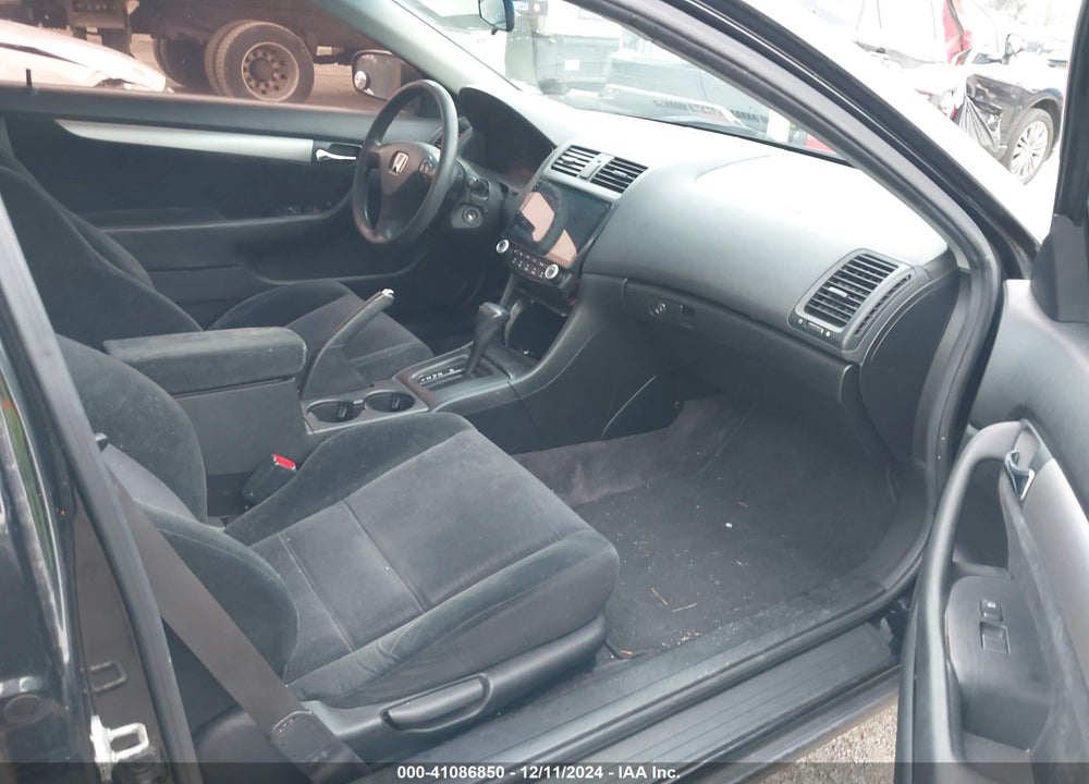 2004 HONDA ACCORD 2.4 LX VIN: 1HGCM72284A015579