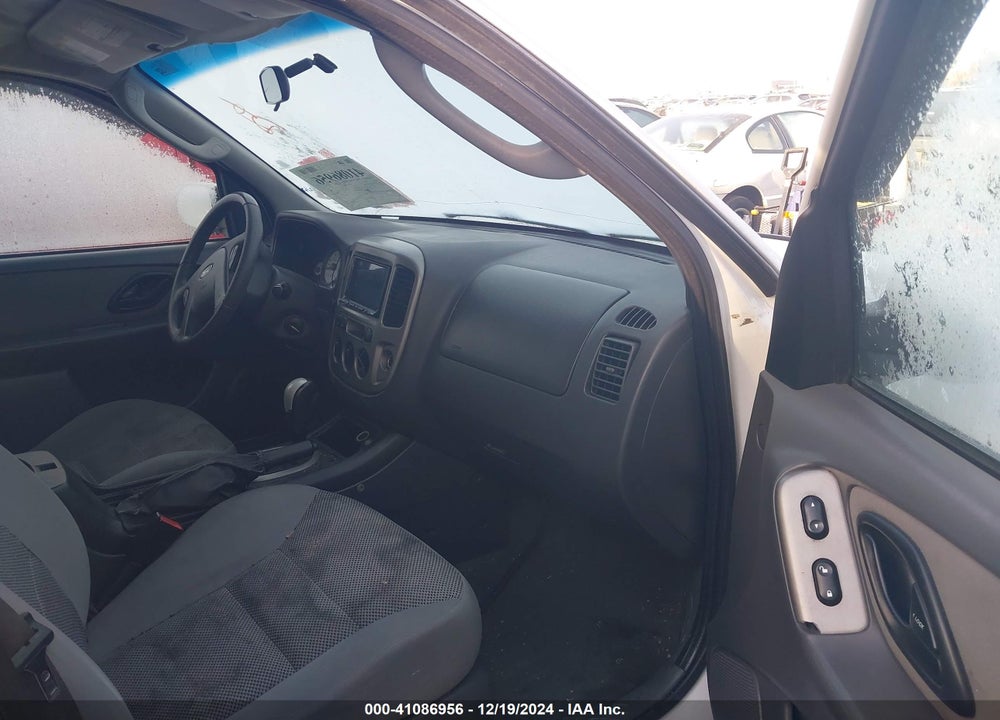 2005 FORD ESCAPE XLT VIN: 1FMCU93195DA05168