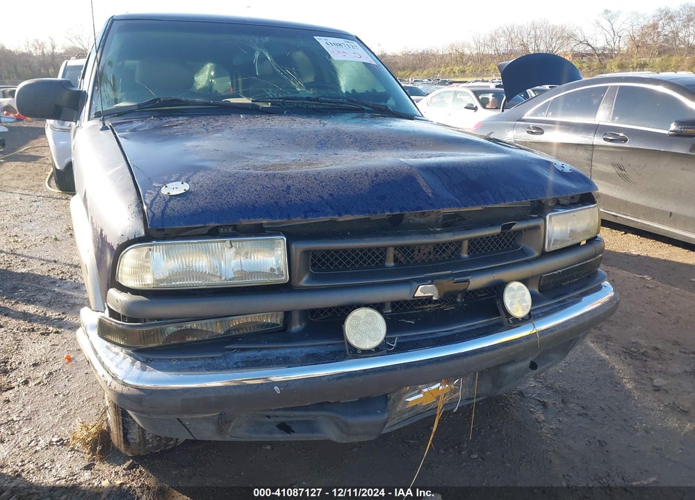 2000 CHEVROLET BLAZER LT VIN: 1GNCS13W8Y2364767