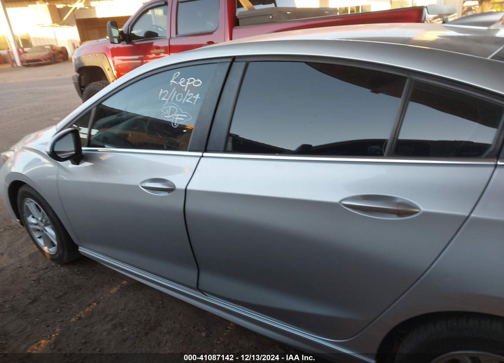 2018 CHEVROLET CRUZE LT AUTO VIN: 1G1BE5SM5J7149075