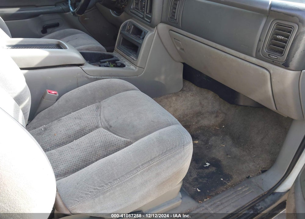 2003 CHEVROLET SUBURBAN 1500 LS VIN: 3GNEC16T93G111562