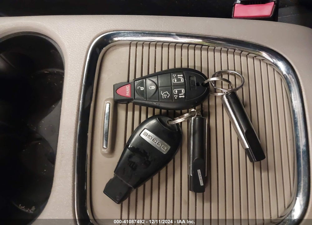 2011 DODGE GRAND CARAVAN CREW VIN: 2D4RN5DG1BR671055