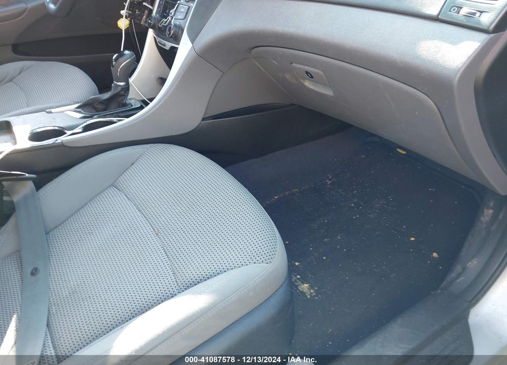 2011 HYUNDAI SONATA VIN: 5NPEB4AC1BH273860