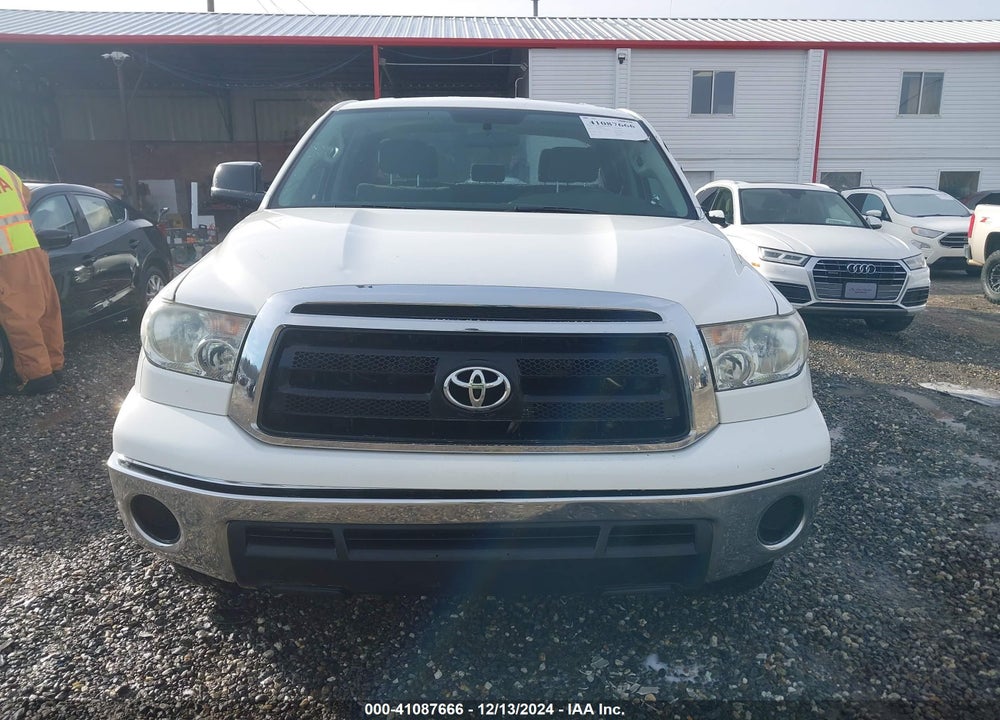 2011 TOYOTA TUNDRA GRADE 5.7L V8 VIN: 5TFUW5F1XBX197637