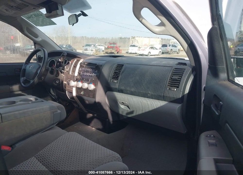 2011 TOYOTA TUNDRA GRADE 5.7L V8 VIN: 5TFUW5F1XBX197637