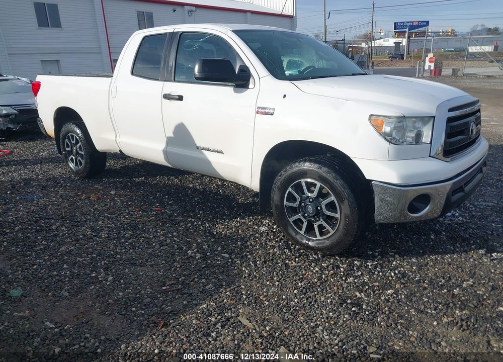 2011 TOYOTA TUNDRA GRADE 5.7L V8 VIN: 5TFUW5F1XBX197637