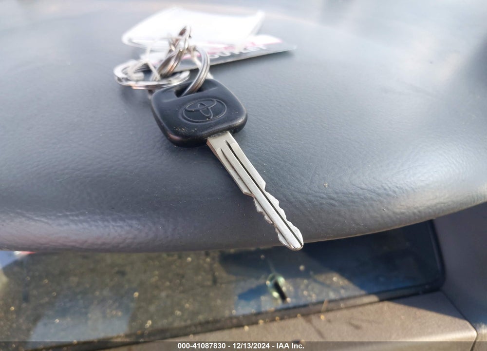 2002 TOYOTA CAMRY LE VIN: 4T1BE32K42U607732