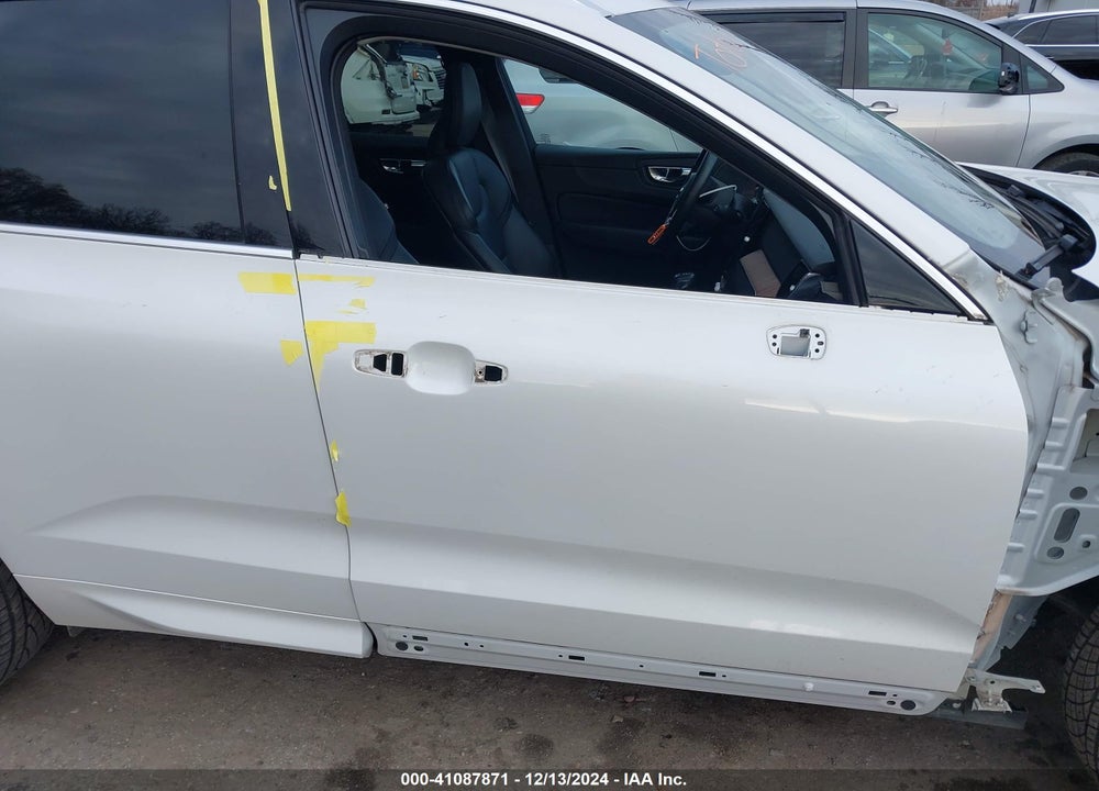 2021 VOLVO XC60 T5 MOMENTUM VIN: YV4102DK3M1700720