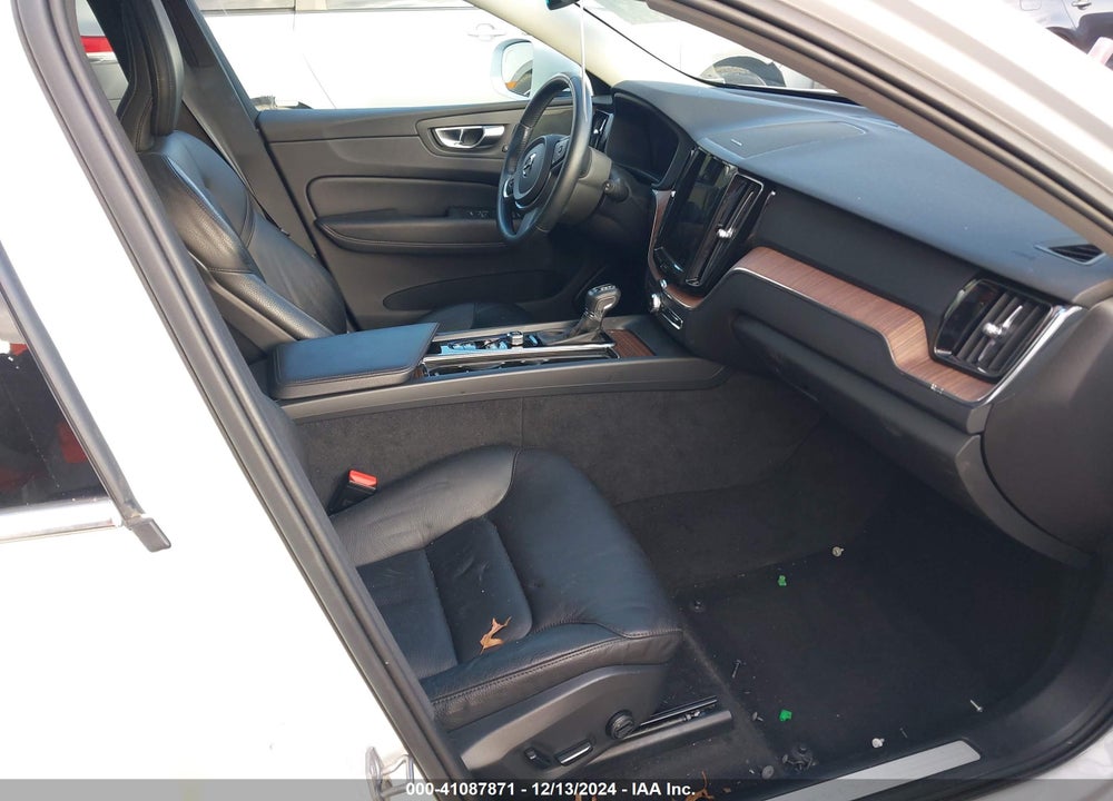2021 VOLVO XC60 T5 MOMENTUM VIN: YV4102DK3M1700720