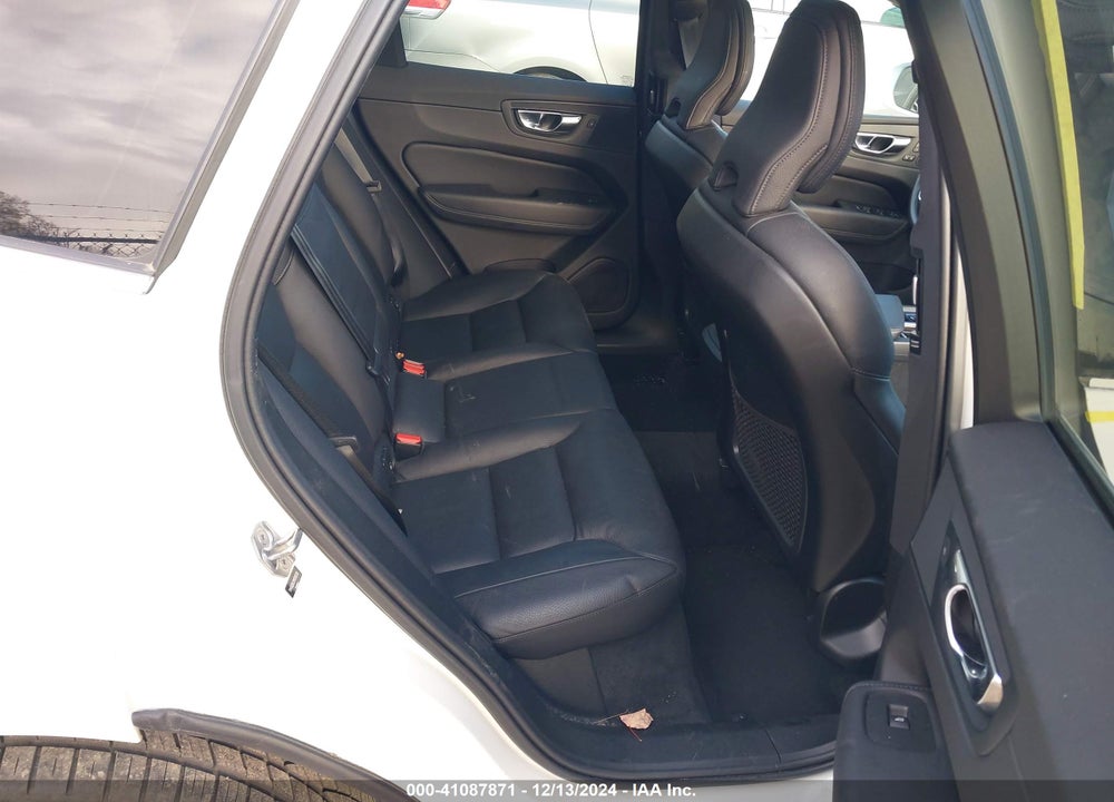 2021 VOLVO XC60 T5 MOMENTUM VIN: YV4102DK3M1700720