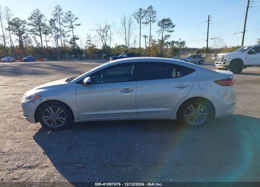 2017 HYUNDAI ELANTRA VIN: 5NPD84LF5HH022754