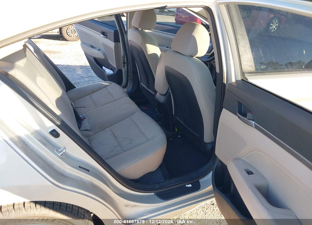 2017 HYUNDAI ELANTRA VIN: 5NPD84LF5HH022754
