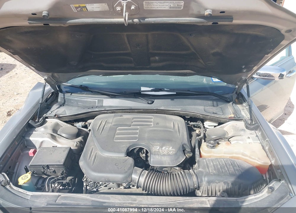 2014 CHRYSLER 300C VIN: 2C3CCAEG0EH337131