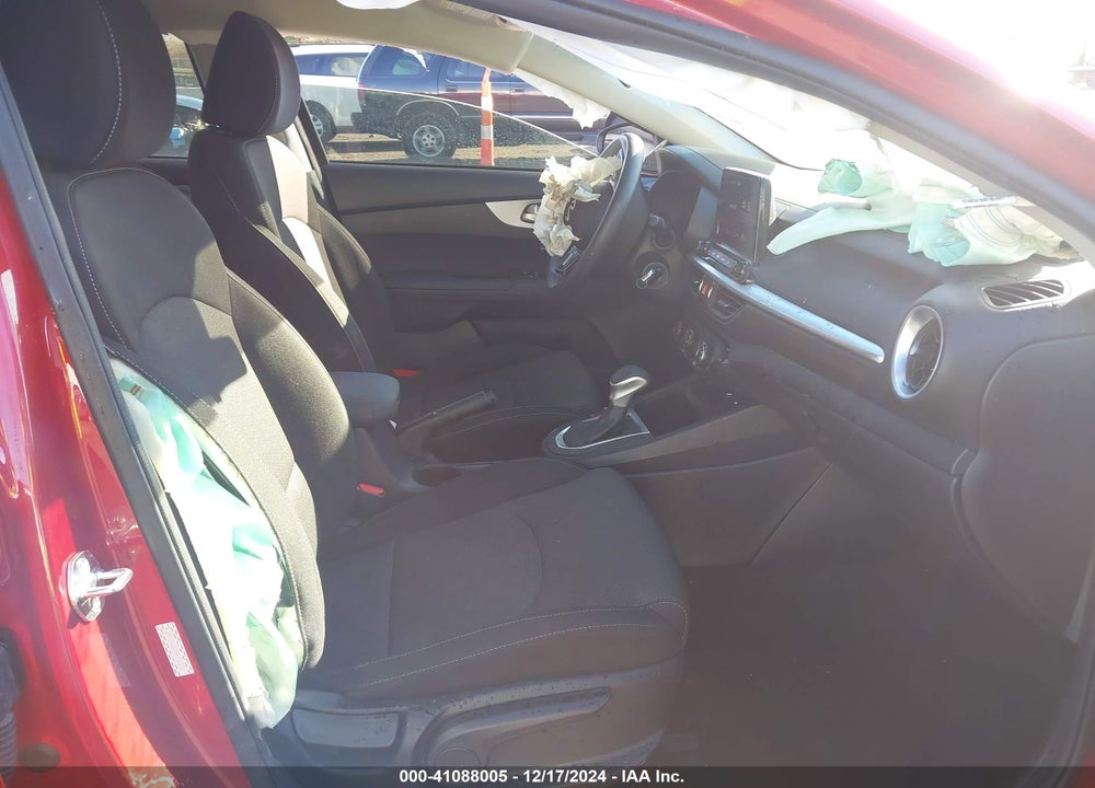 2024 KIA FORTE VIN: 3KPF24AD0RE740231