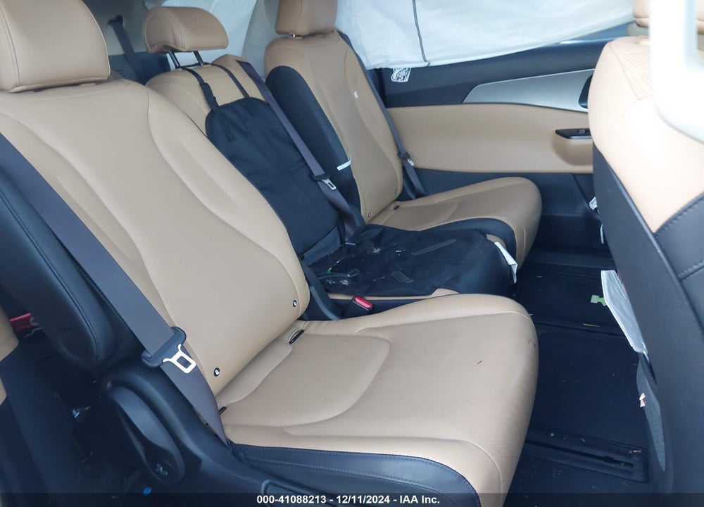 2022 KIA CARNIVAL MPV LX SEAT PACKAGE VIN: KNDNB4H31N6148412