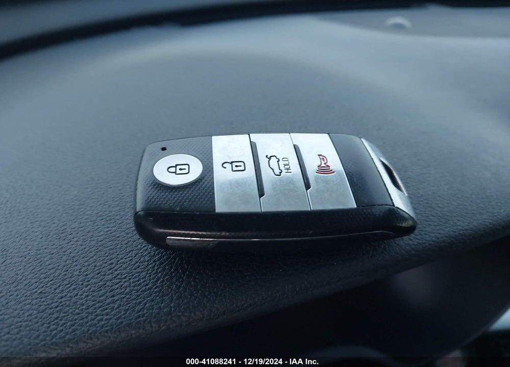 2019 KIA OPTIMA EX VIN: 5XXGU4L13KG303631