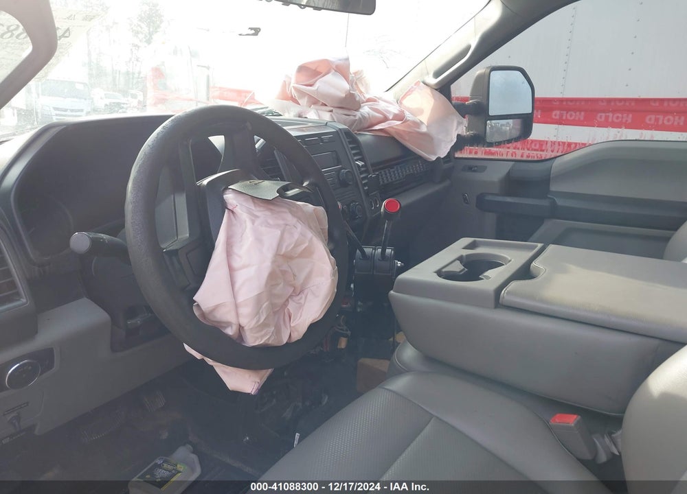 2019 FORD F-550 CHASSIS XL VIN: 1FDUF5HT5KEF60318