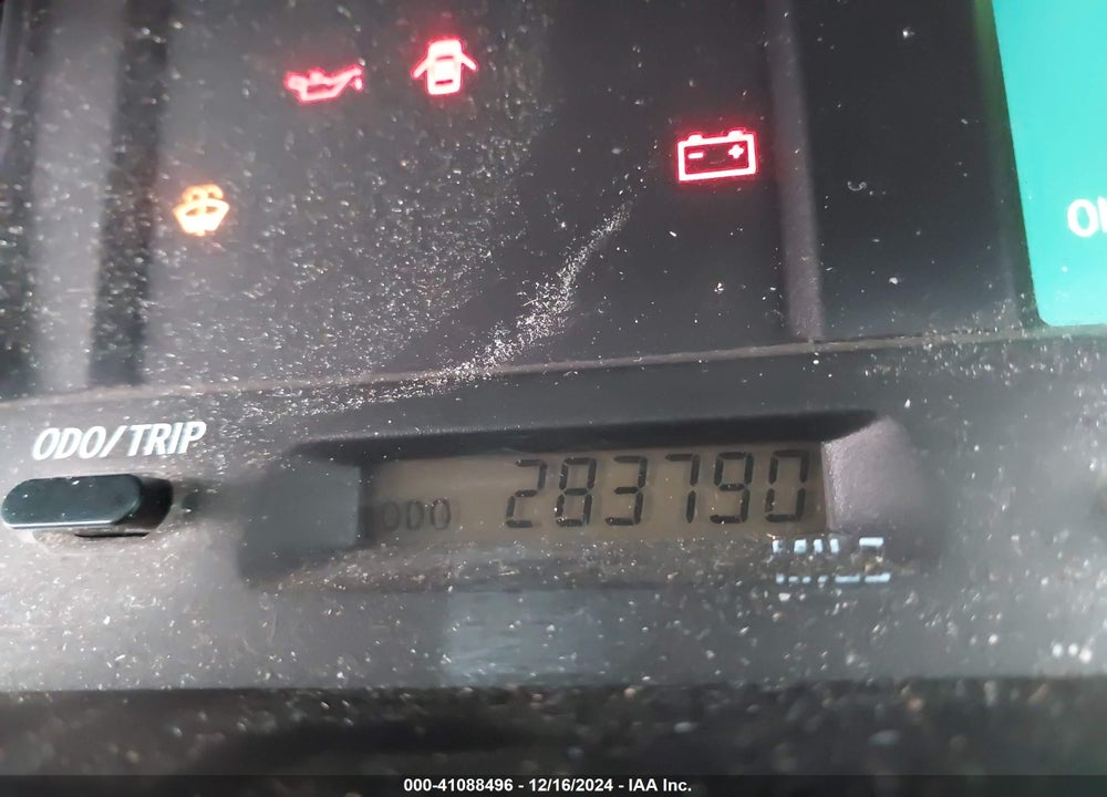 2000 TOYOTA AVALON XLS VIN: 4T1BF28B0YU051717