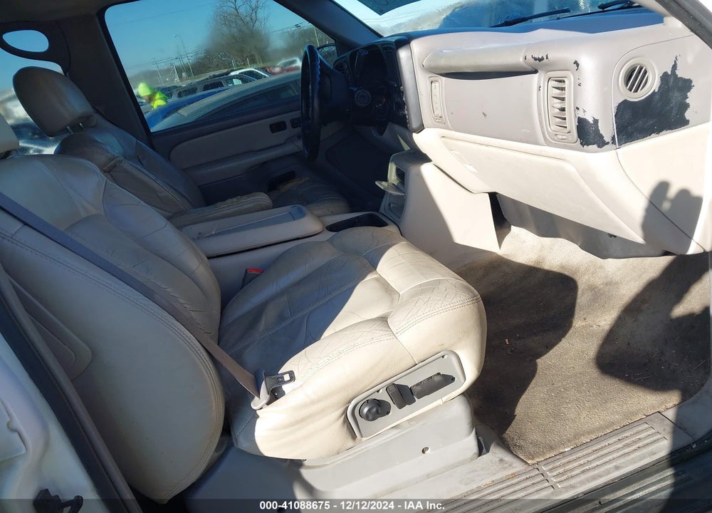 2002 CHEVROLET TAHOE LT VIN: 1GNEK13Z82R218189