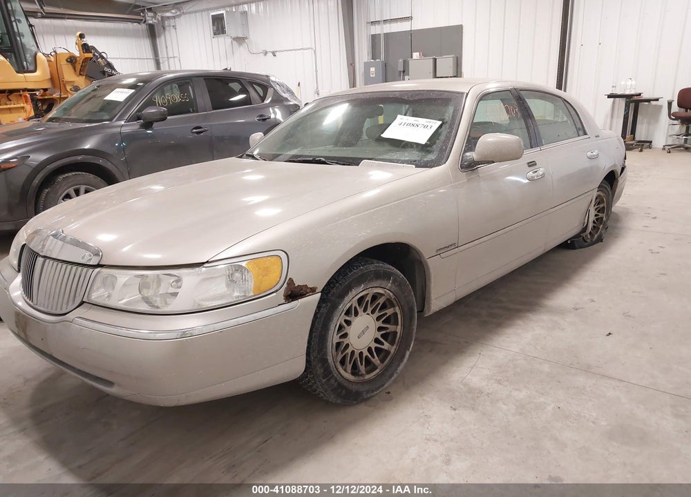 2002 LINCOLN TOWN CAR SIGNATURE VIN: 1LNHM82W72Y667994