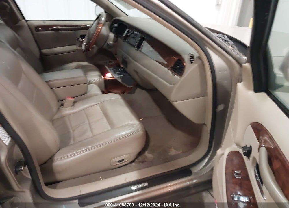 2002 LINCOLN TOWN CAR SIGNATURE VIN: 1LNHM82W72Y667994