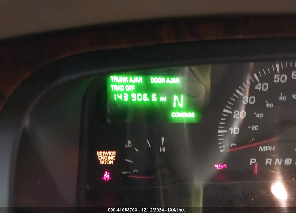 2002 LINCOLN TOWN CAR SIGNATURE VIN: 1LNHM82W72Y667994