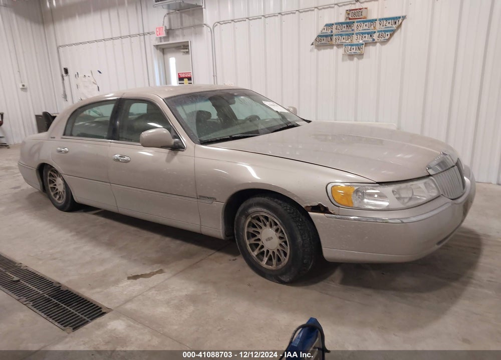 2002 LINCOLN TOWN CAR SIGNATURE VIN: 1LNHM82W72Y667994