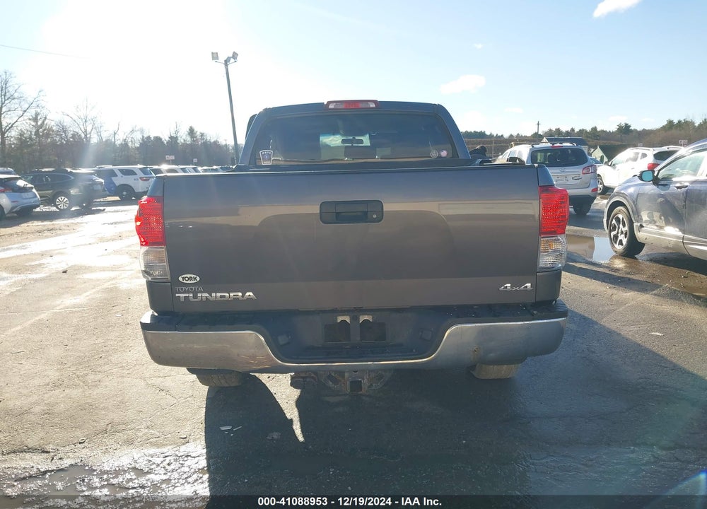 2011 TOYOTA TUNDRA GRADE 5.7L V8 VIN: 5TFDY5F11BX206011