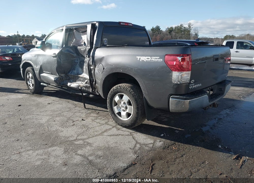 2011 TOYOTA TUNDRA GRADE 5.7L V8 VIN: 5TFDY5F11BX206011