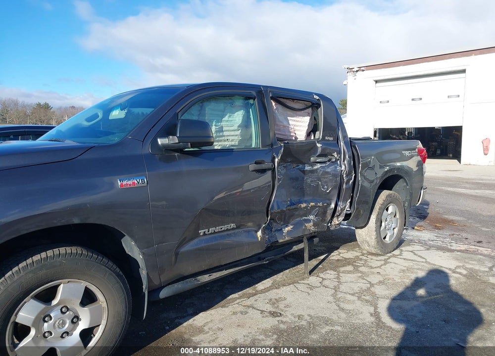 2011 TOYOTA TUNDRA GRADE 5.7L V8 VIN: 5TFDY5F11BX206011