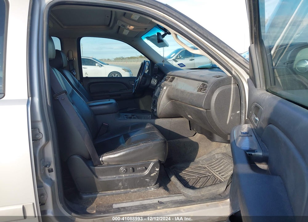 2008 CHEVROLET SUBURBAN 1500 LT VIN: 3GNFC16008G216105