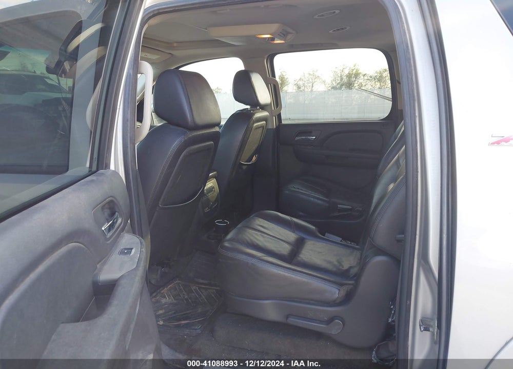 2008 CHEVROLET SUBURBAN 1500 LT VIN: 3GNFC16008G216105
