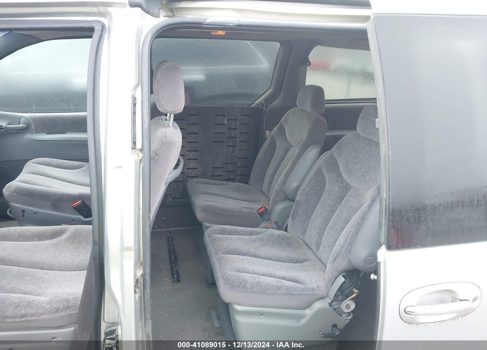 2000 DODGE GRAND CARAVAN VIN: 1B4GP44R0YB712001