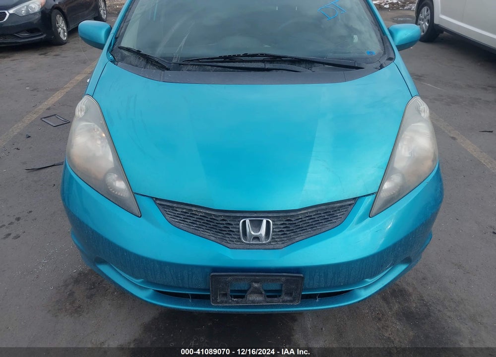 2013 HONDA FIT VIN: JHMGE8H30DC063387