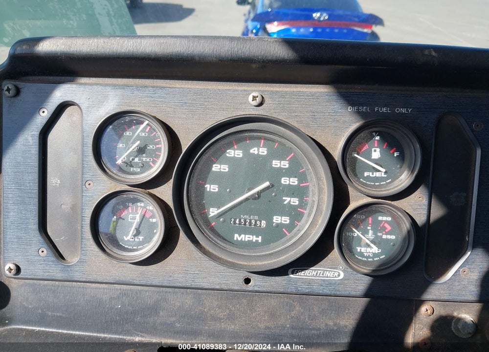 2000 FREIGHTLINER CHASSIS M LINE WALK-IN VAN VIN: 4UZA4FF4XYCF78492