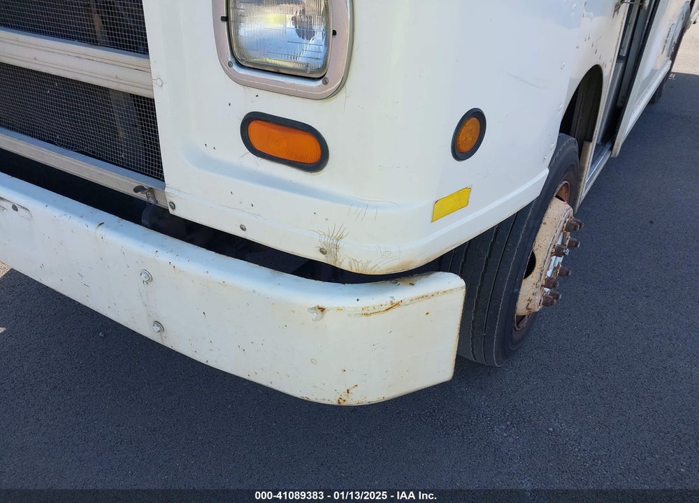 2000 FREIGHTLINER CHASSIS M LINE WALK-IN VAN VIN: 4UZA4FF4XYCF78492