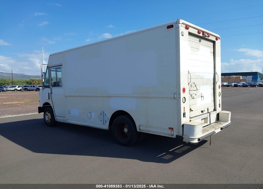 2000 FREIGHTLINER CHASSIS M LINE WALK-IN VAN VIN: 4UZA4FF4XYCF78492