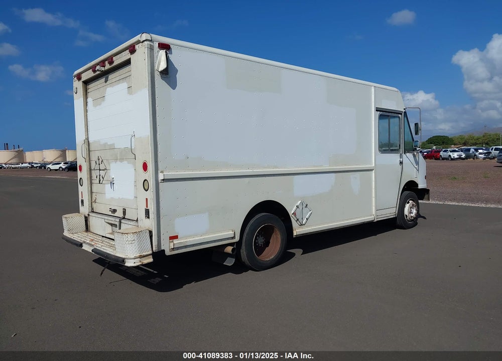2000 FREIGHTLINER CHASSIS M LINE WALK-IN VAN VIN: 4UZA4FF4XYCF78492