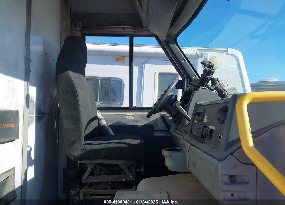 2013 ISUZU COMMERCIAL VAN VIN: JALB4T178D7W01176