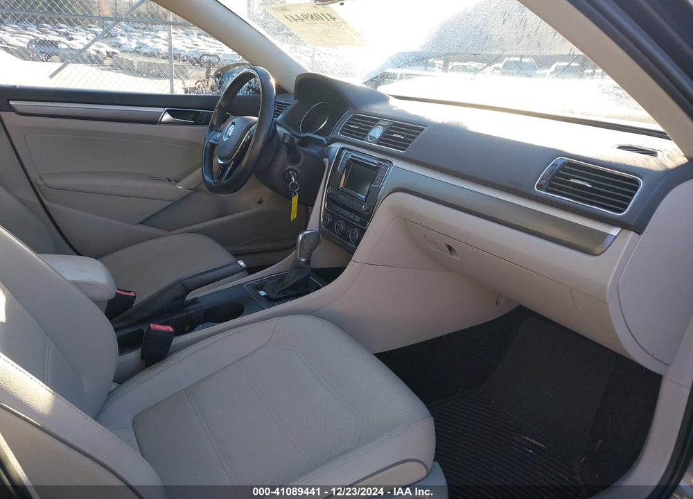 2016 VOLKSWAGEN PASSAT VIN: 1VWAT7A39GC067411