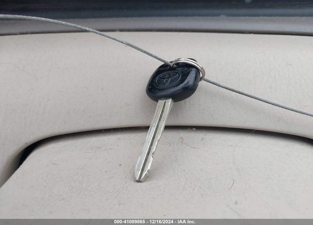 2001 TOYOTA AVALON XLS VIN: 4T1BF28B21U165658