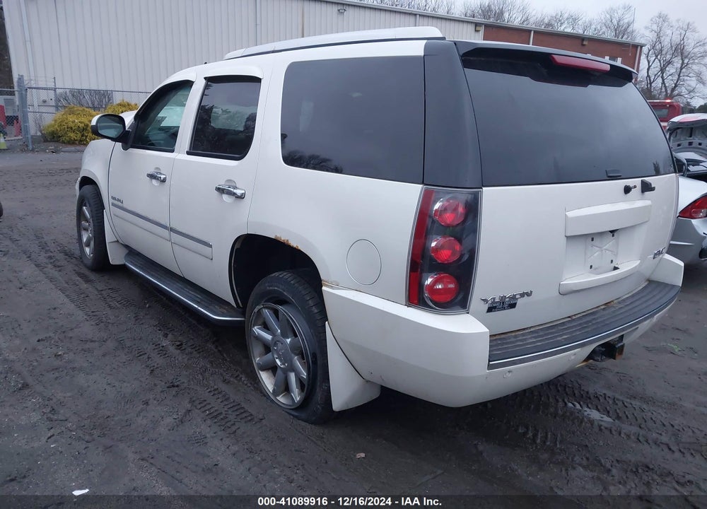 2011 GMC YUKON DENALI VIN: 1GKS2EEF5BR177773