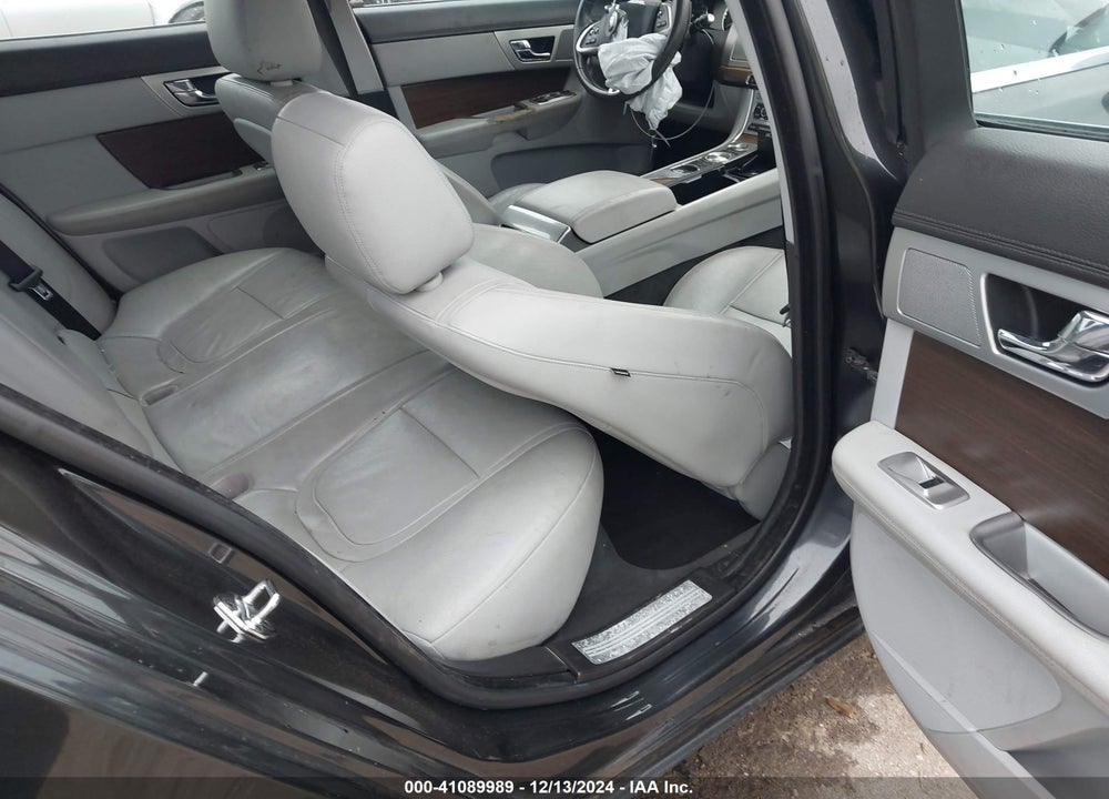 2014 JAGUAR XF VIN: SAJWA0ES4EPU29711