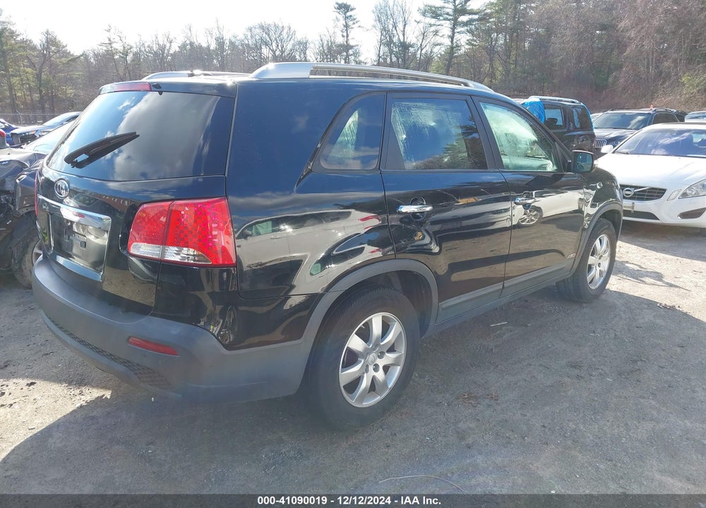 2011 KIA SORENTO LX VIN: 5XYKTDA13BG055313